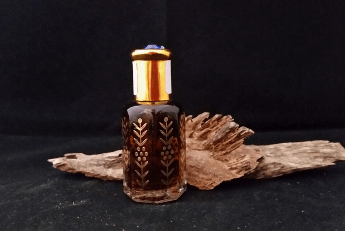 Revered as the 'king' of essential oils, Agarwood Essential Oil is highly esteemed for its rarity and exquisite fragrance.